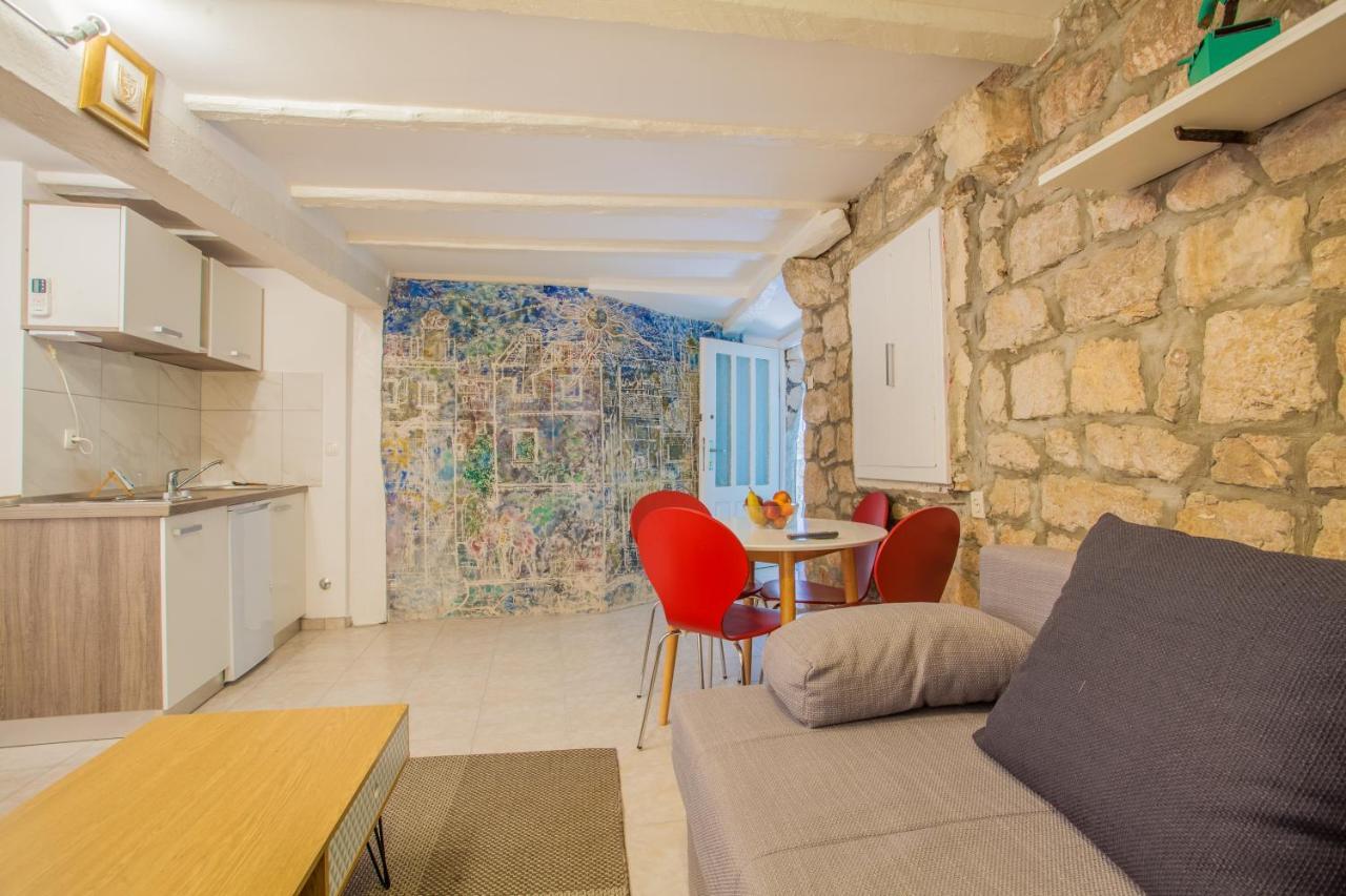 Honey Art Apartment Крес Екстериор снимка